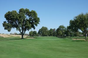 Minnehaha 15th Approach